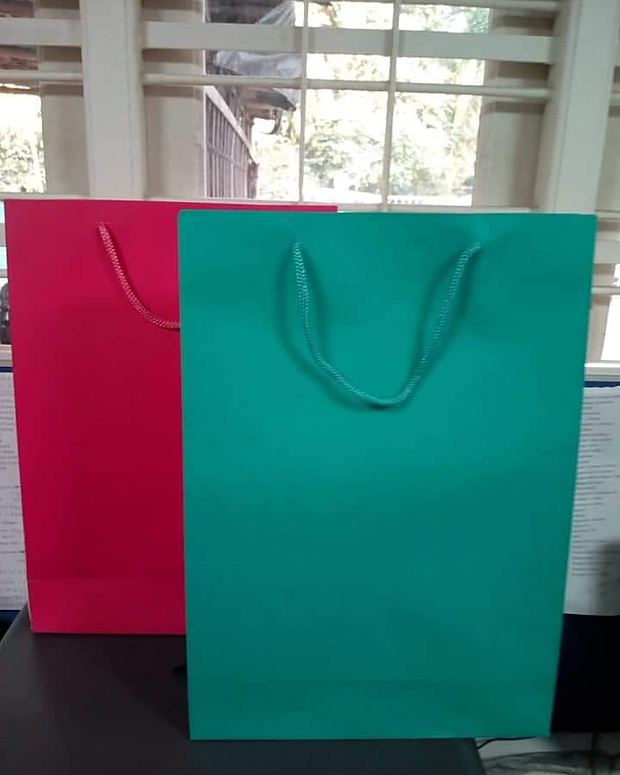 Coloured rope handle bags